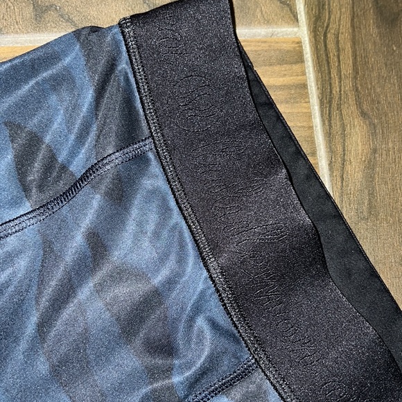 Lululemon shorts size 6 - Picture 7 of 10